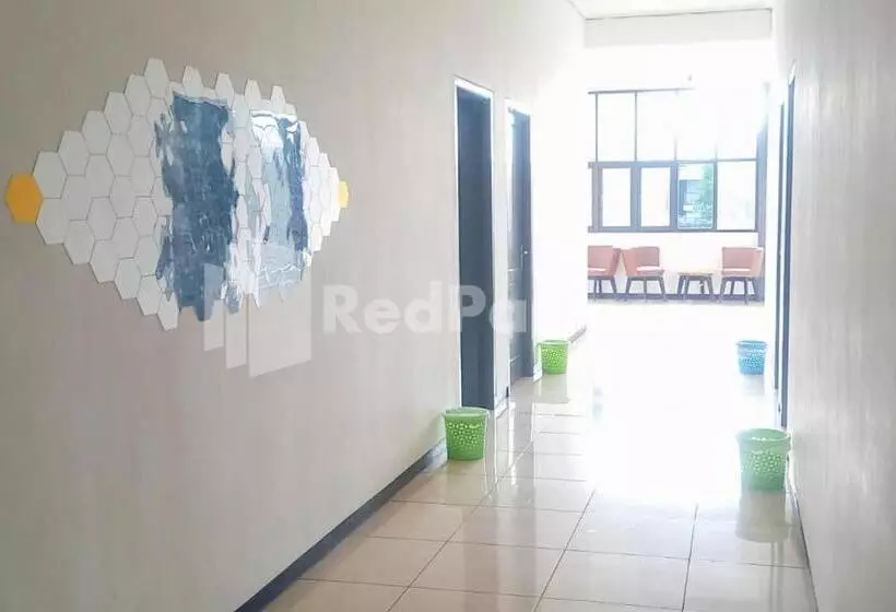 ホテル Almeira Homestay Syariah Near Makam Sunan Ampel Mitra Reddoorz