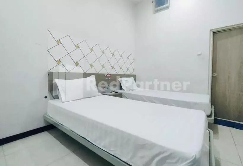 ホテル Almeira Homestay Syariah Near Makam Sunan Ampel Mitra Reddoorz