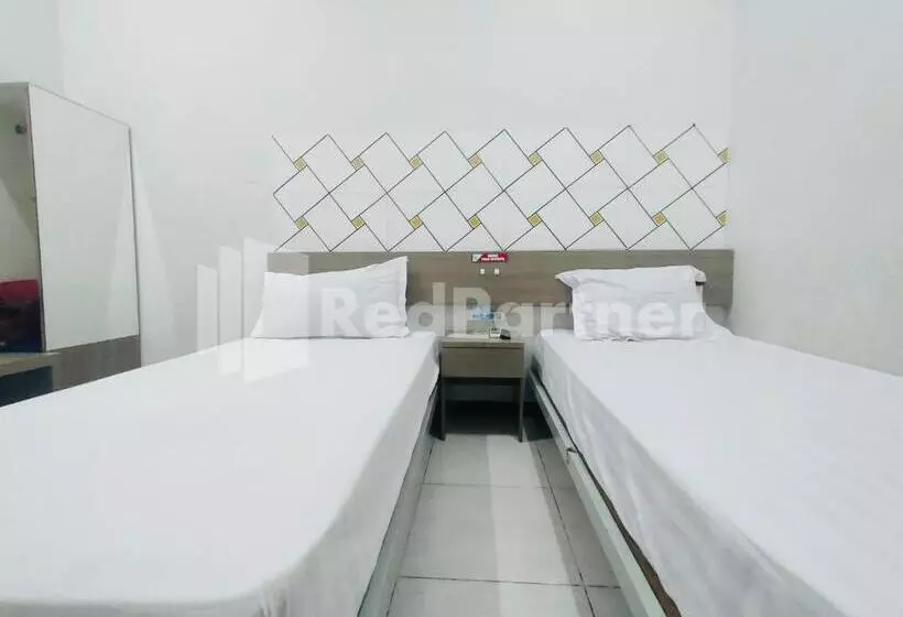 ホテル Almeira Homestay Syariah Near Makam Sunan Ampel Mitra Reddoorz