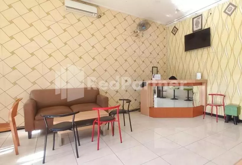 ホテル Almeira Homestay Syariah Near Makam Sunan Ampel Mitra Reddoorz