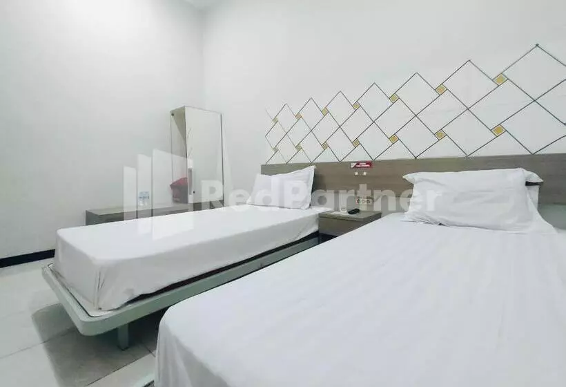 ホテル Almeira Homestay Syariah Near Makam Sunan Ampel Mitra Reddoorz