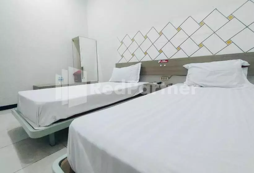 ホテル Almeira Homestay Syariah Near Makam Sunan Ampel Mitra Reddoorz