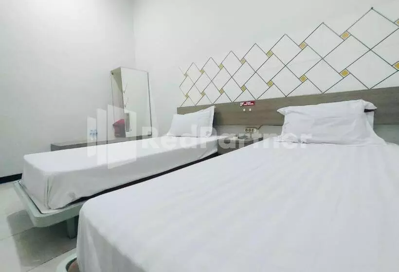 ホテル Almeira Homestay Syariah Near Makam Sunan Ampel Mitra Reddoorz