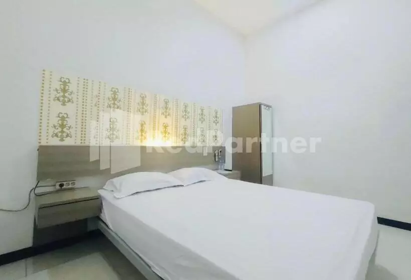 ホテル Almeira Homestay Syariah Near Makam Sunan Ampel Mitra Reddoorz