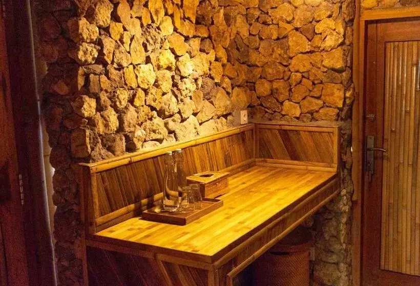 هتل Elang Hillside Bamboo Villas