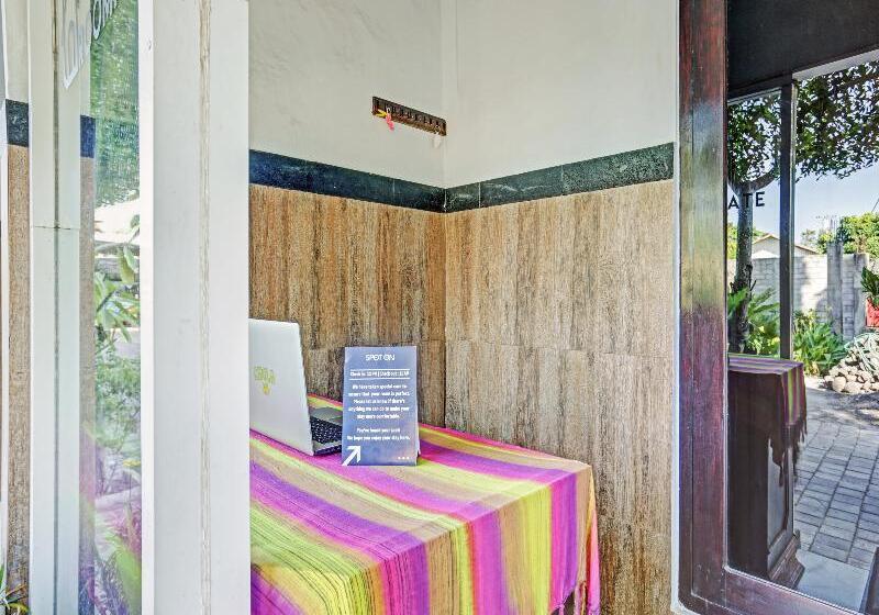 ホテル Oyo 90400 Roommate