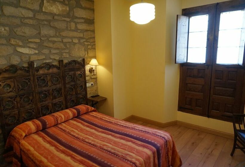 בית מלון כפרי Arganzón Plaza