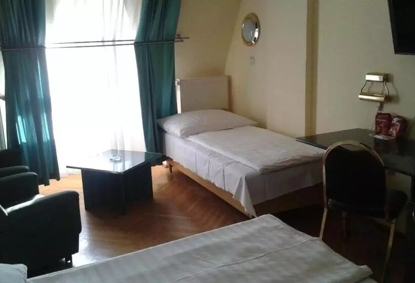 هتل Bara Budapest