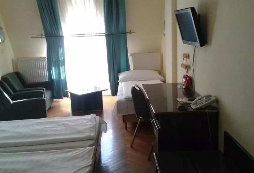 هتل Bara Budapest