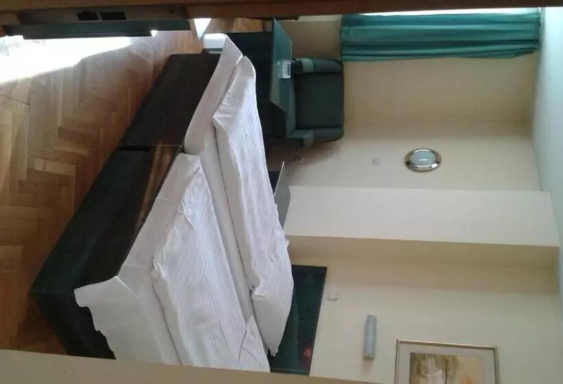 هتل Bara Budapest