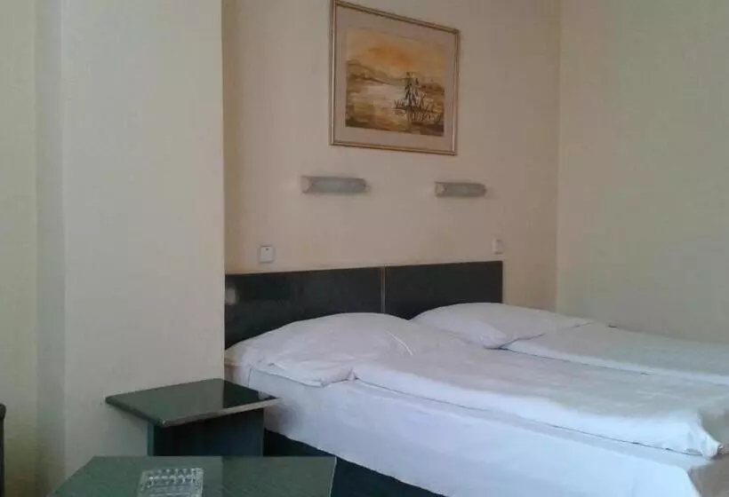 هتل Bara Budapest