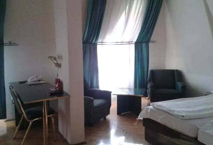 هتل Bara Budapest