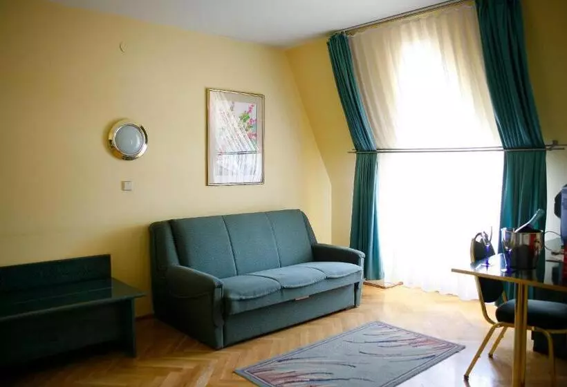 هتل Bara Budapest