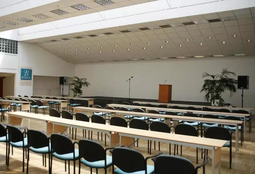 هتل Bara Budapest