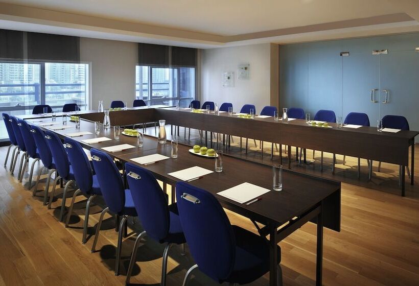 Dubai Marriott Harbour Hotel And Suites