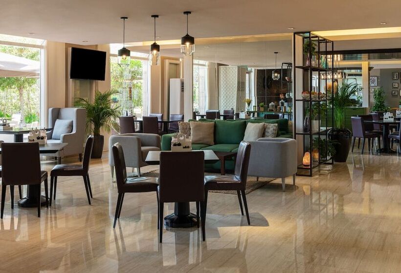 Dubai Marriott Harbour Hotel And Suites