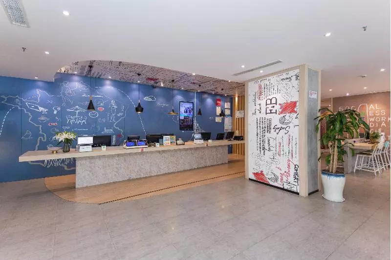 Hotel Ibis Shanghai Lianyang