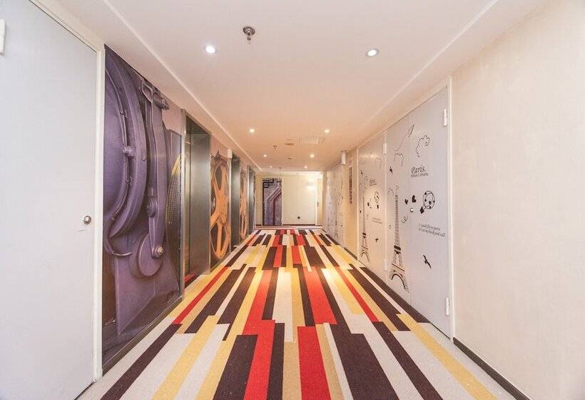 Otel Ibis Shanghai Lianyang