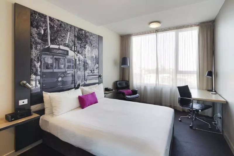 Отель Mercure Melbourne Therry Street