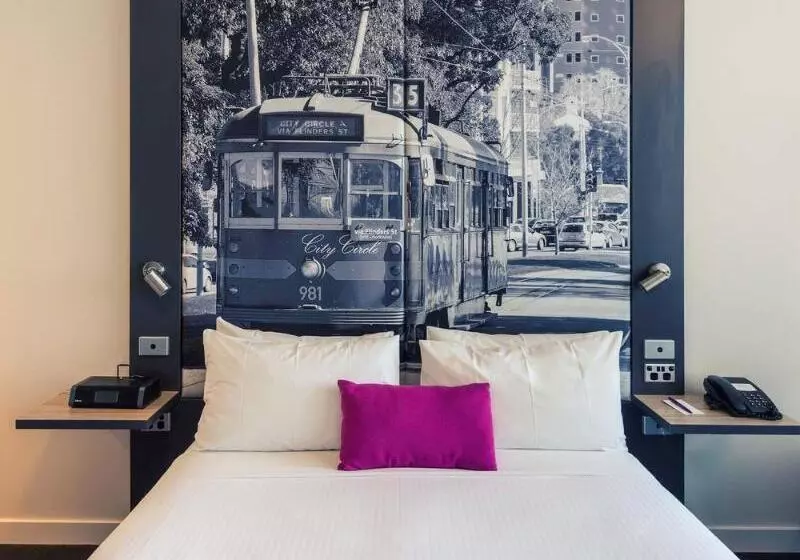 Отель Mercure Melbourne Therry Street