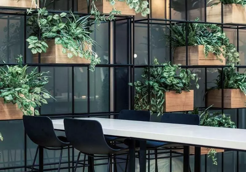 Отель Mercure Melbourne Therry Street