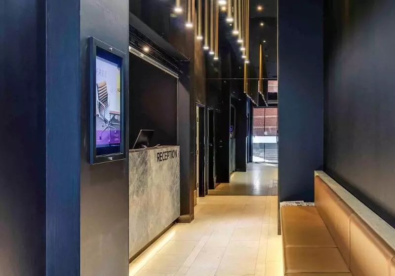 Отель Mercure Melbourne Therry Street