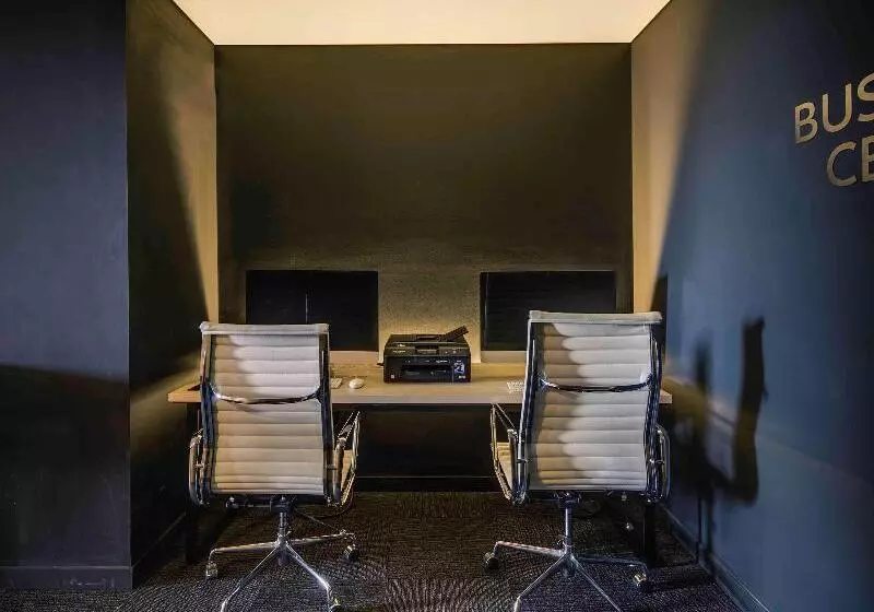 Отель Mercure Melbourne Therry Street