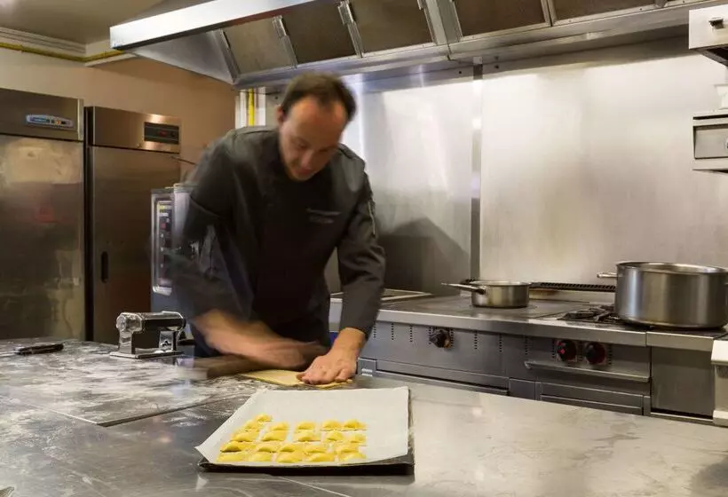 בית מלון כפרי The Originals City, Hôtel Eclipse, Lyon Est