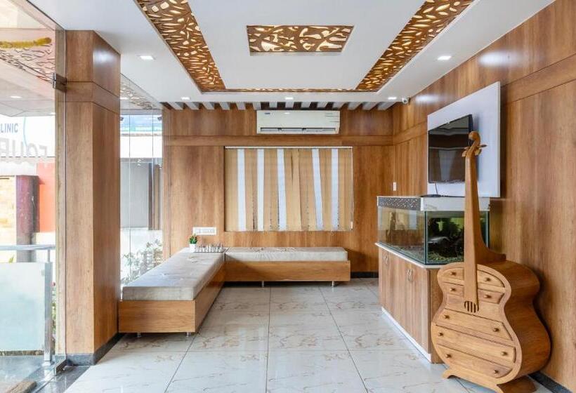 Отель Treebo Four Seasons