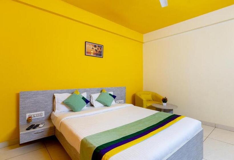 Отель Treebo Four Seasons