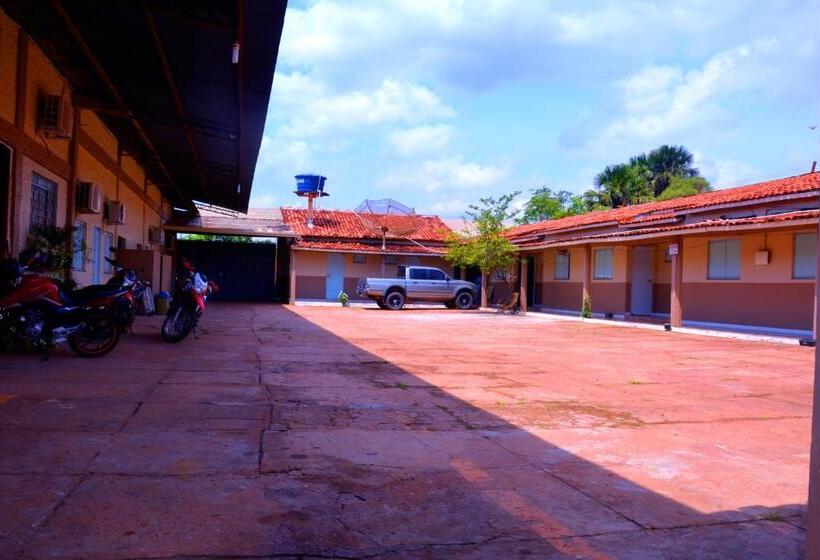 פנסיון Pousada Universal