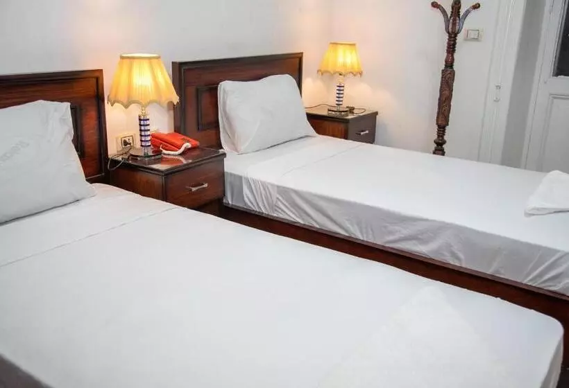 هتل Regency Inn