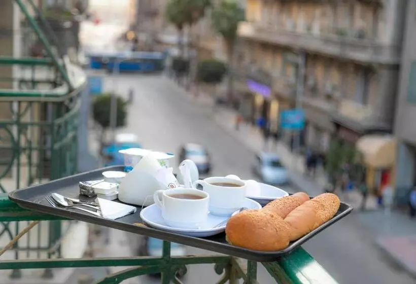 هتل Regency Inn