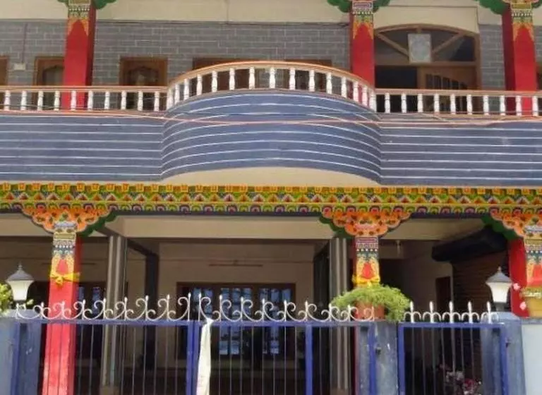ホテル Samdup Khang