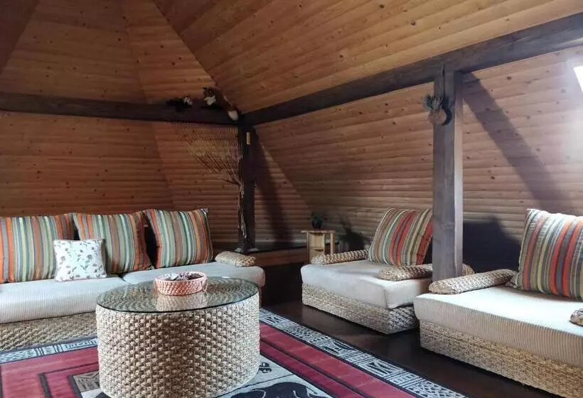 Majatalo садиба градний узвіз