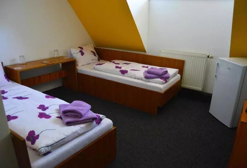 Retkeilymaja Restaurace A Penzion Lutena