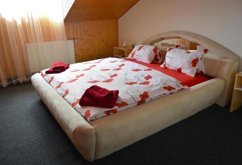 ユースホステル Restaurace A Penzion Lutena