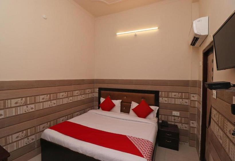 בית מלון כפרי Oyo 39292  Tejasvi