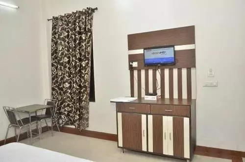 ホテル Spot On 43045  Vivek Plaza