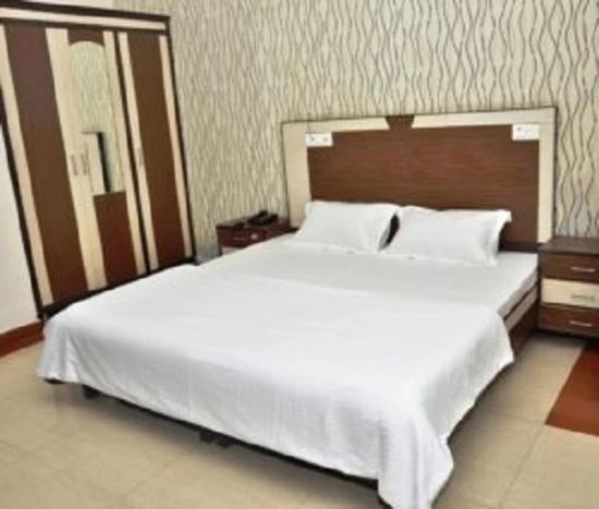 בית מלון כפרי Spot On 43045  Vivek Plaza