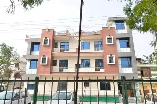 ホテル Spot On 43045  Vivek Plaza