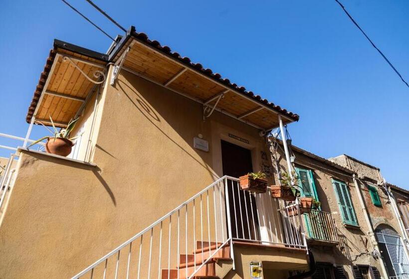 تختخواب و صبحانه Brezza Marina