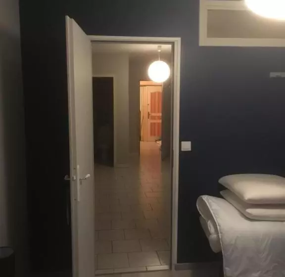 ベッドアンドブレックファースト L’amiral