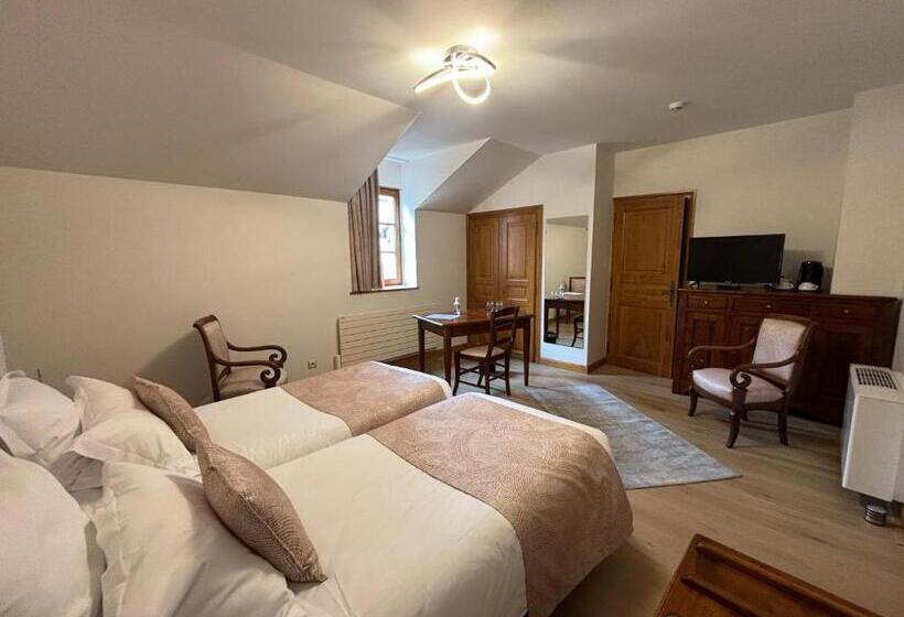 Отель Le Manasses