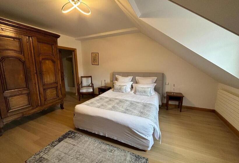 Отель Le Manasses