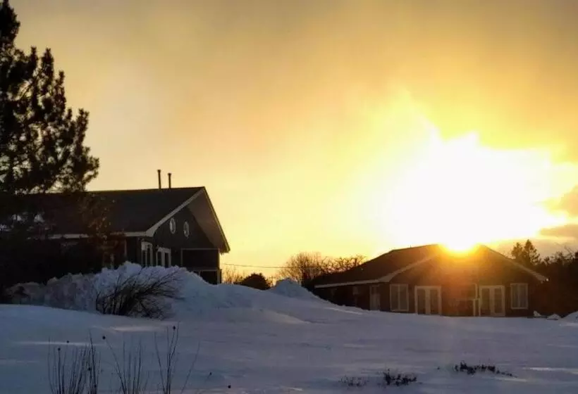 Retkeilymaja Amherst Shore Country Inn