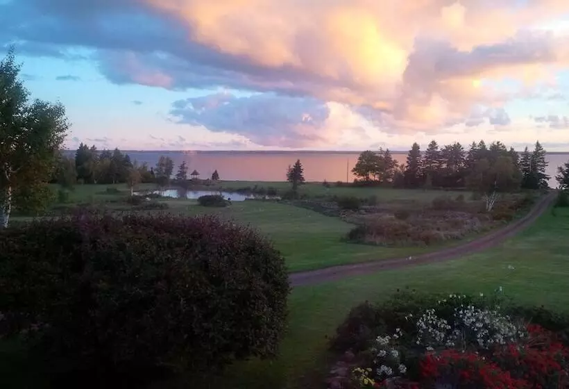 Retkeilymaja Amherst Shore Country Inn