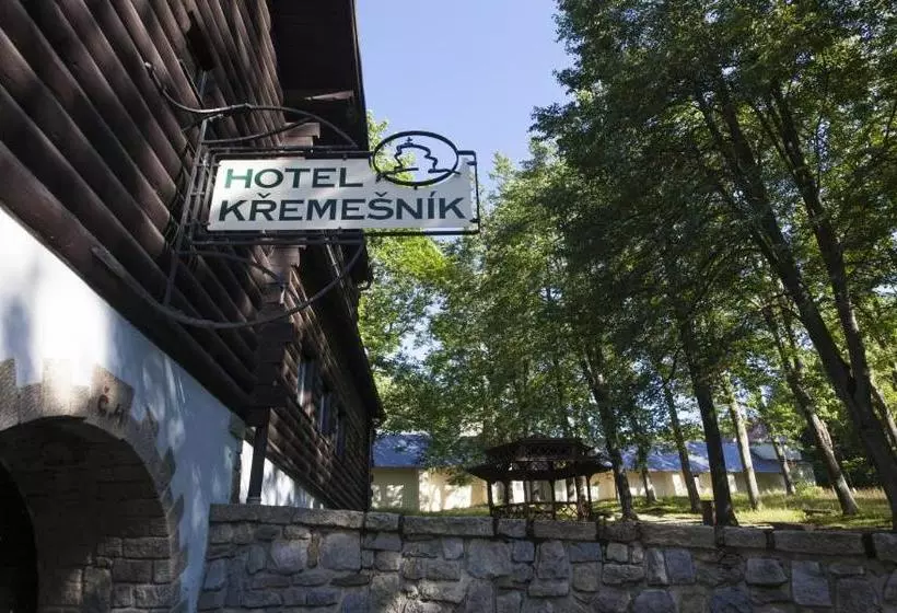 ホテル Křemešník