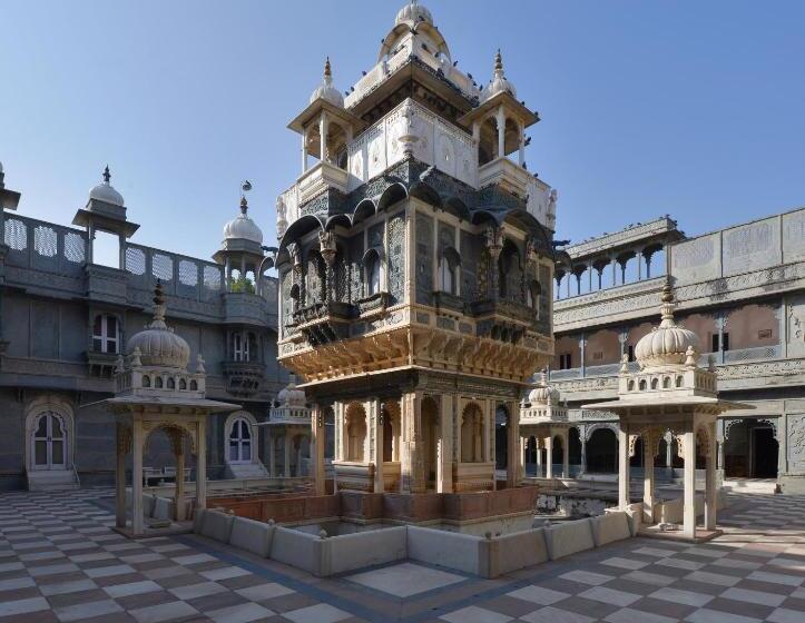 호텔 Udai Bilas Palace