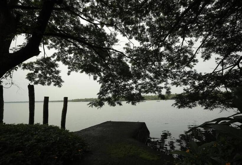 فندق Vismaya Lake Heritage